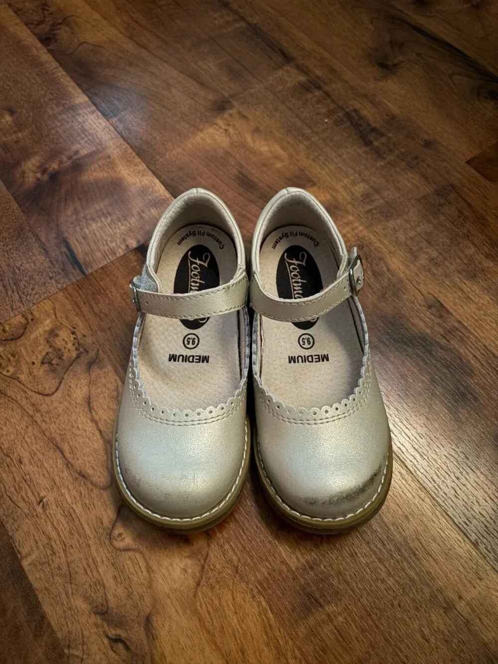 Footmates girls size 9.5 medium Mary Janes